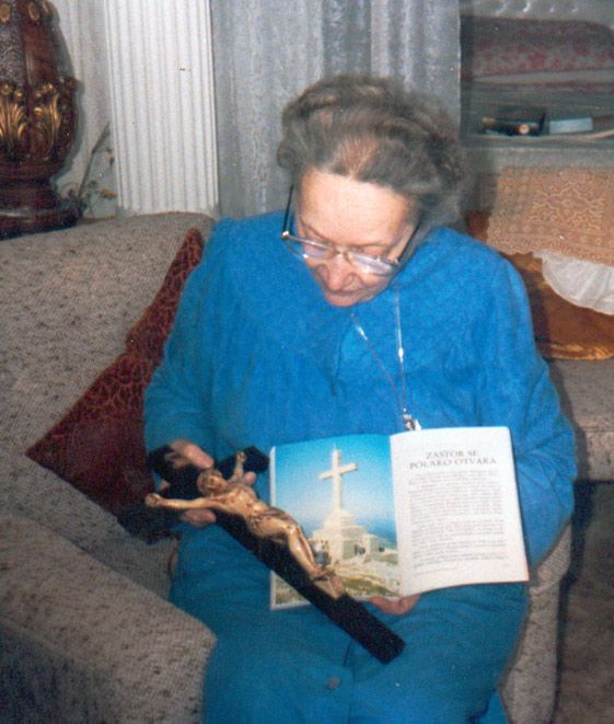 Mimi avec la croix de Medjugorie